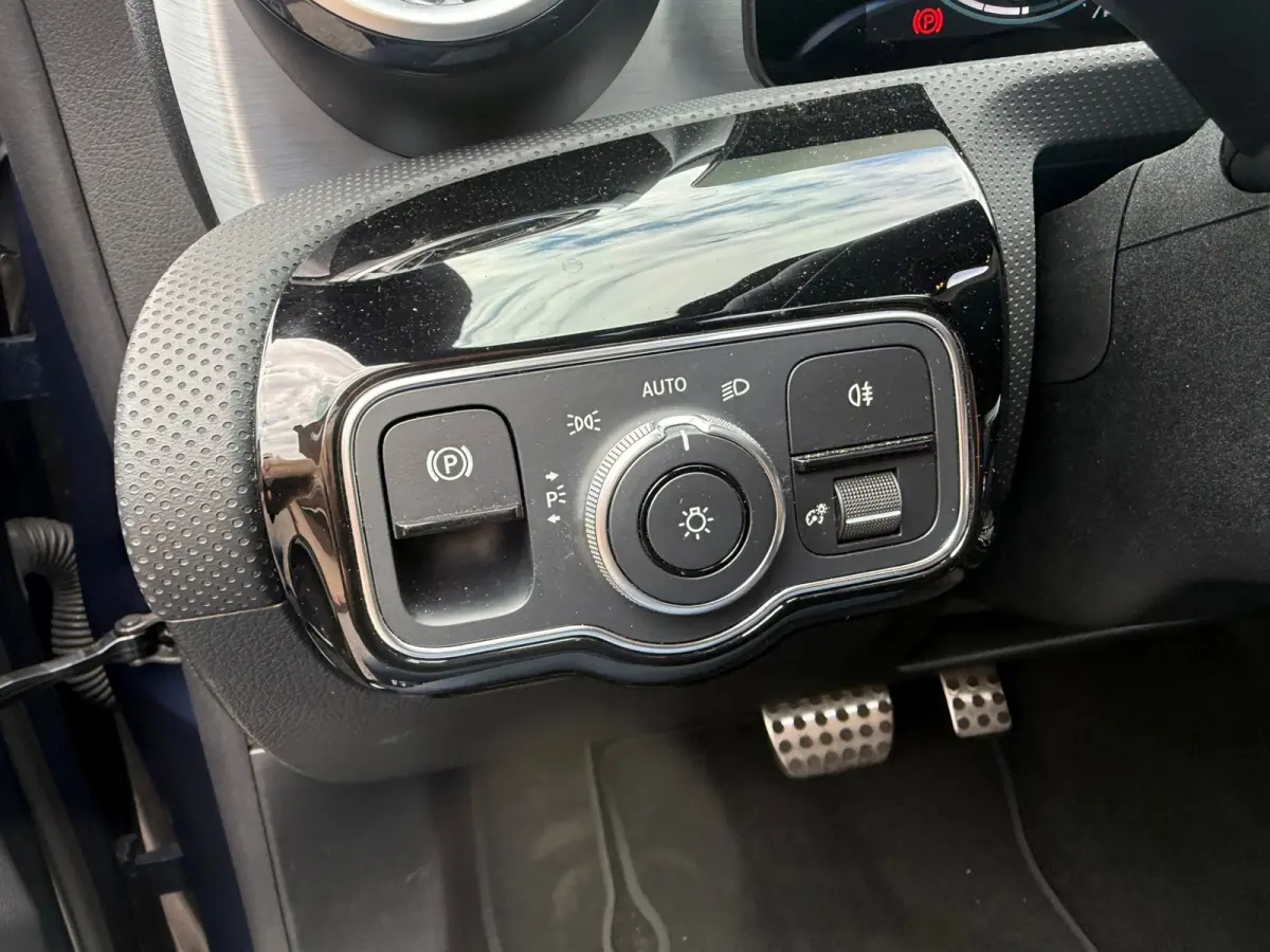 180 Business Solution AMG,NL-auto,Panoramadak,Ambient,Stoelverwarming,Navigatie