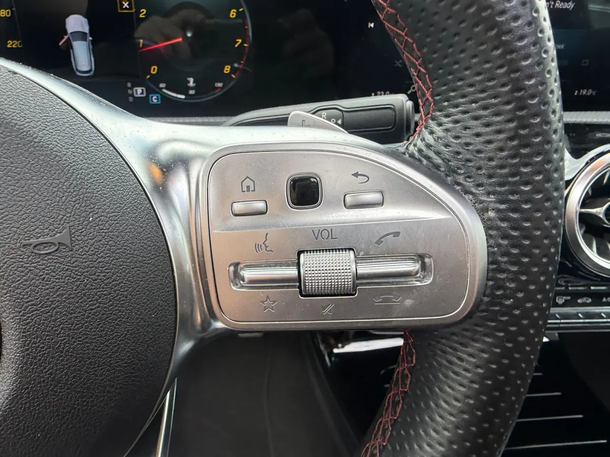 180 Business Solution AMG,NL-auto,Panoramadak,Ambient,Stoelverwarming,Navigatie