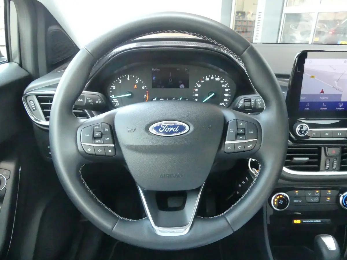 1.0 EcoBoost Titanium | CAMERA | PARKEERSENSOREN V+A | CRUISE | APPLE CARPLAY / ANDROID AUTO | NAVI | LMV 17" | LED |