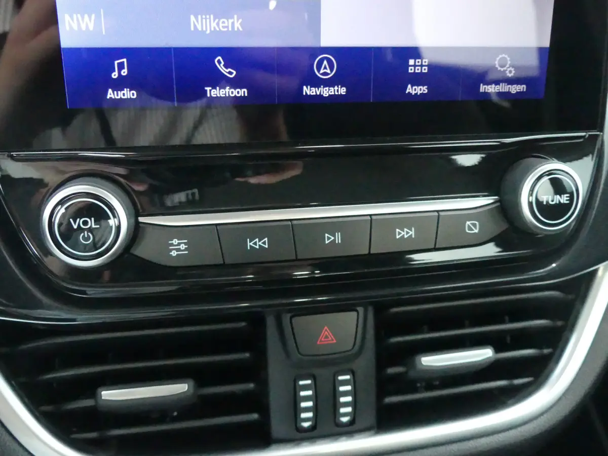 1.0 EcoBoost Titanium | CAMERA | PARKEERSENSOREN V+A | CRUISE | APPLE CARPLAY / ANDROID AUTO | NAVI | LMV 17" | LED |