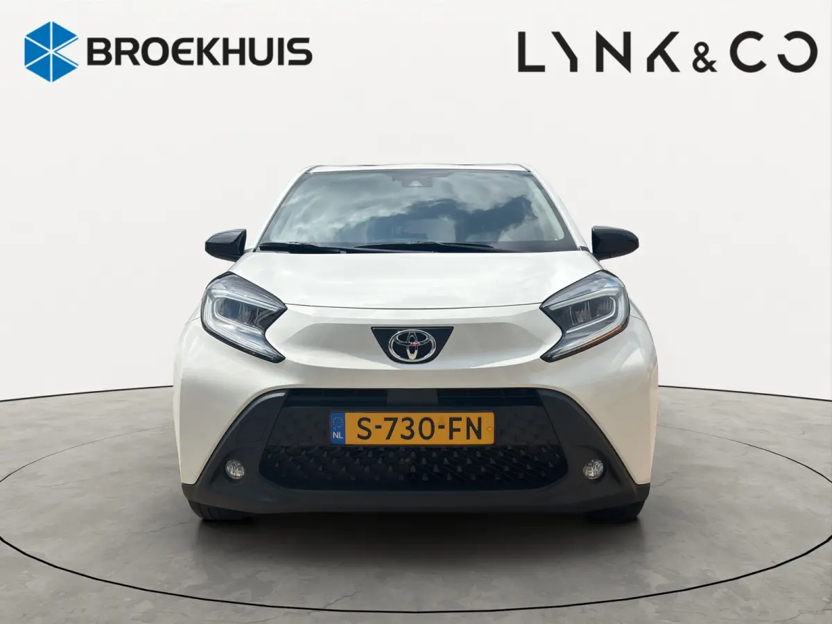 1.0 VVT-i S-CVT first | Achteruitrijcamera | Cruise control | Apple Carplay/Android Auto |