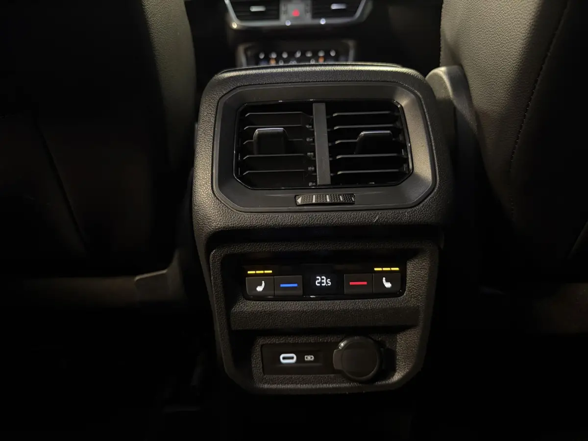 1.4 TSI e-Hybrid PHEV Xcellence 19"/Trekhaak/Camera/Keyless/Elektrische klep/Stoelverwarming v+a