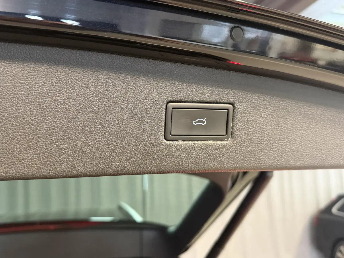 1.4 TSI e-Hybrid PHEV Xcellence 19"/Trekhaak/Camera/Keyless/Elektrische klep/Stoelverwarming v+a