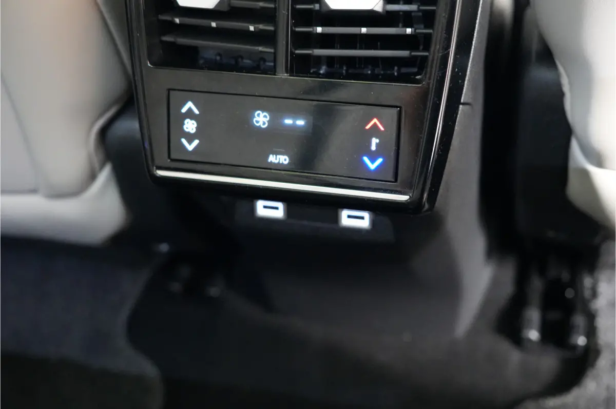 E-Tense 4x4 La Première 360 pk PHEV | SOH 96% | Pano | Massage | Nachtzicht | Focal | 360° Cam | Nappa |