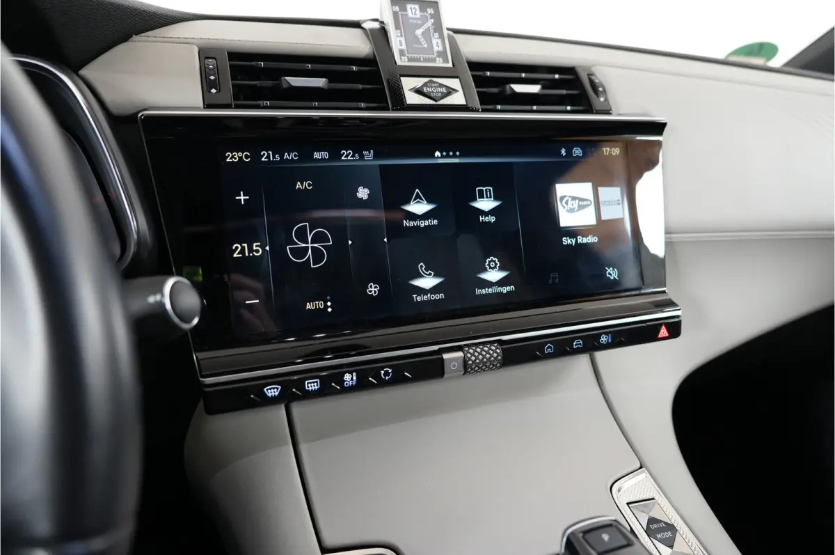 E-Tense 4x4 La Première 360 pk PHEV | SOH 96% | Pano | Massage | Nachtzicht | Focal | 360° Cam | Nappa |