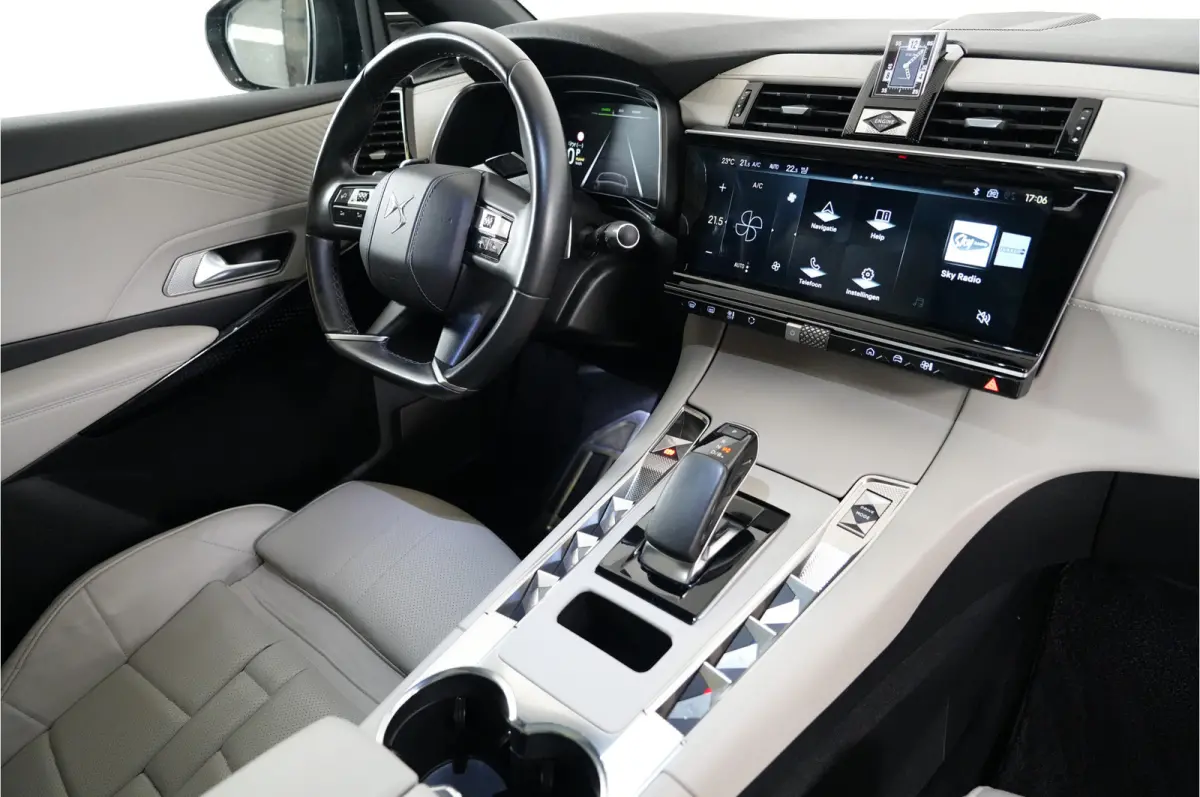E-Tense 4x4 La Première 360 pk PHEV | SOH 96% | Pano | Massage | Nachtzicht | Focal | 360° Cam | Nappa |