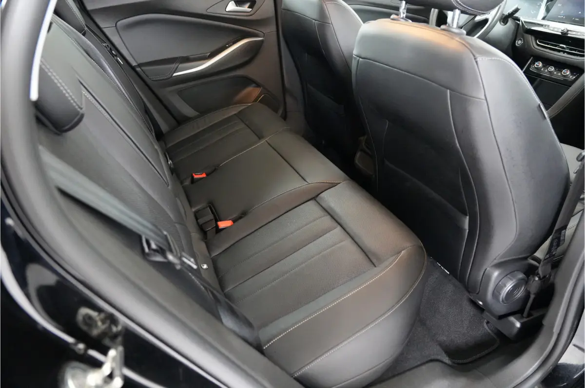 1.6 Turbo GS Line 225 pk PHEV | SOH 100% | Trekhaak | Leder | 360 Cam | Stl. verw./verk. | El. achterklep  | Adaptive Cruise |