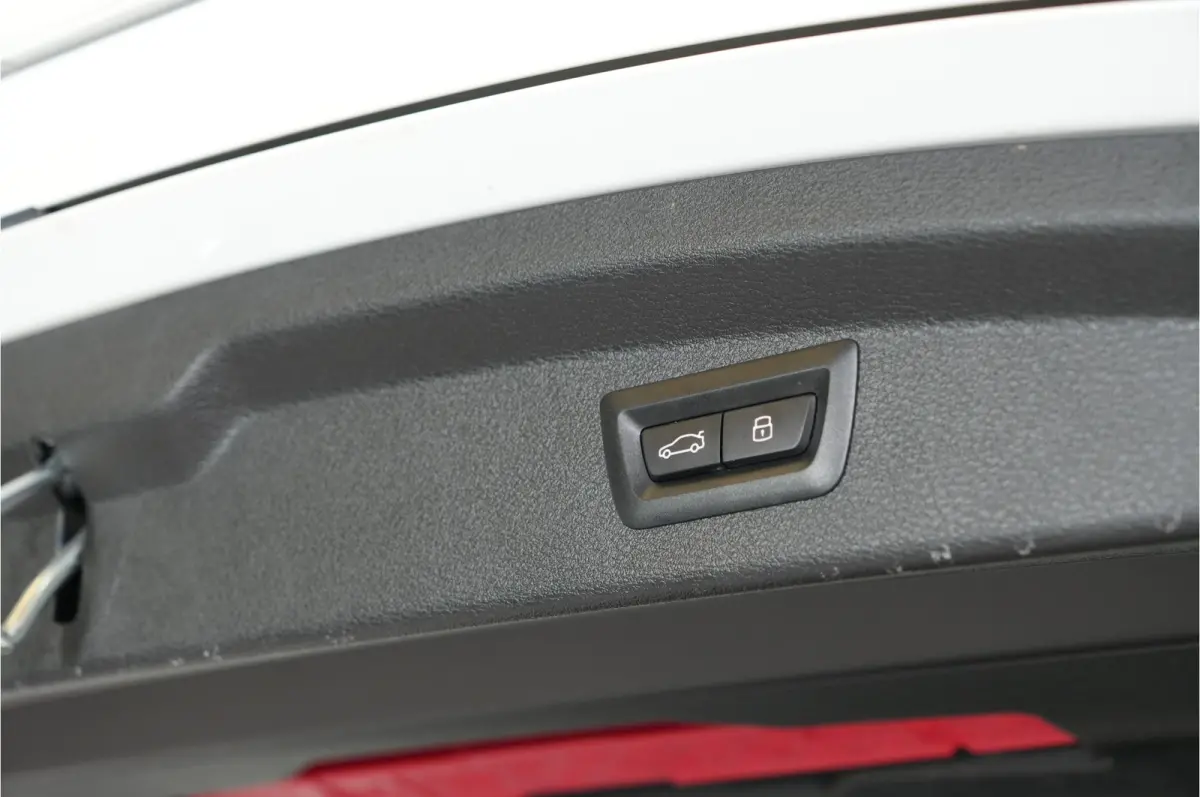 xDrive25e High Executive 220 pk PHEV | M-Sport | Trekhaak | Soh 94% | HUD | Adaptive Cruise | Camera | Stl. verw. |
