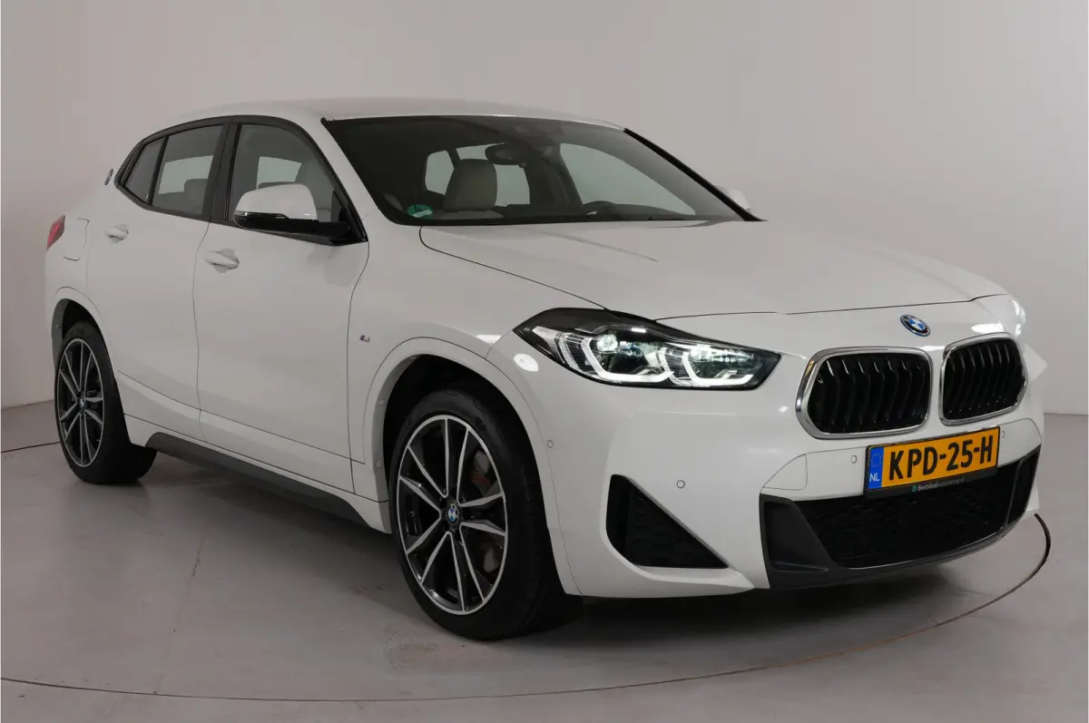 xDrive25e High Executive 220 pk PHEV | M-Sport | Trekhaak | Soh 94% | HUD | Adaptive Cruise | Camera | Stl. verw. |