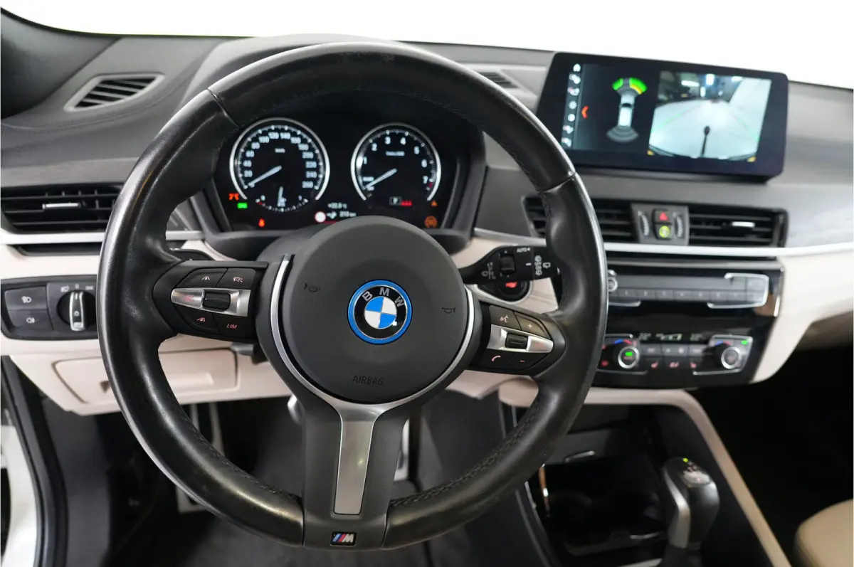 xDrive25e High Executive 220 pk PHEV | M-Sport | Trekhaak | Soh 94% | HUD | Adaptive Cruise | Camera | Stl. verw. |