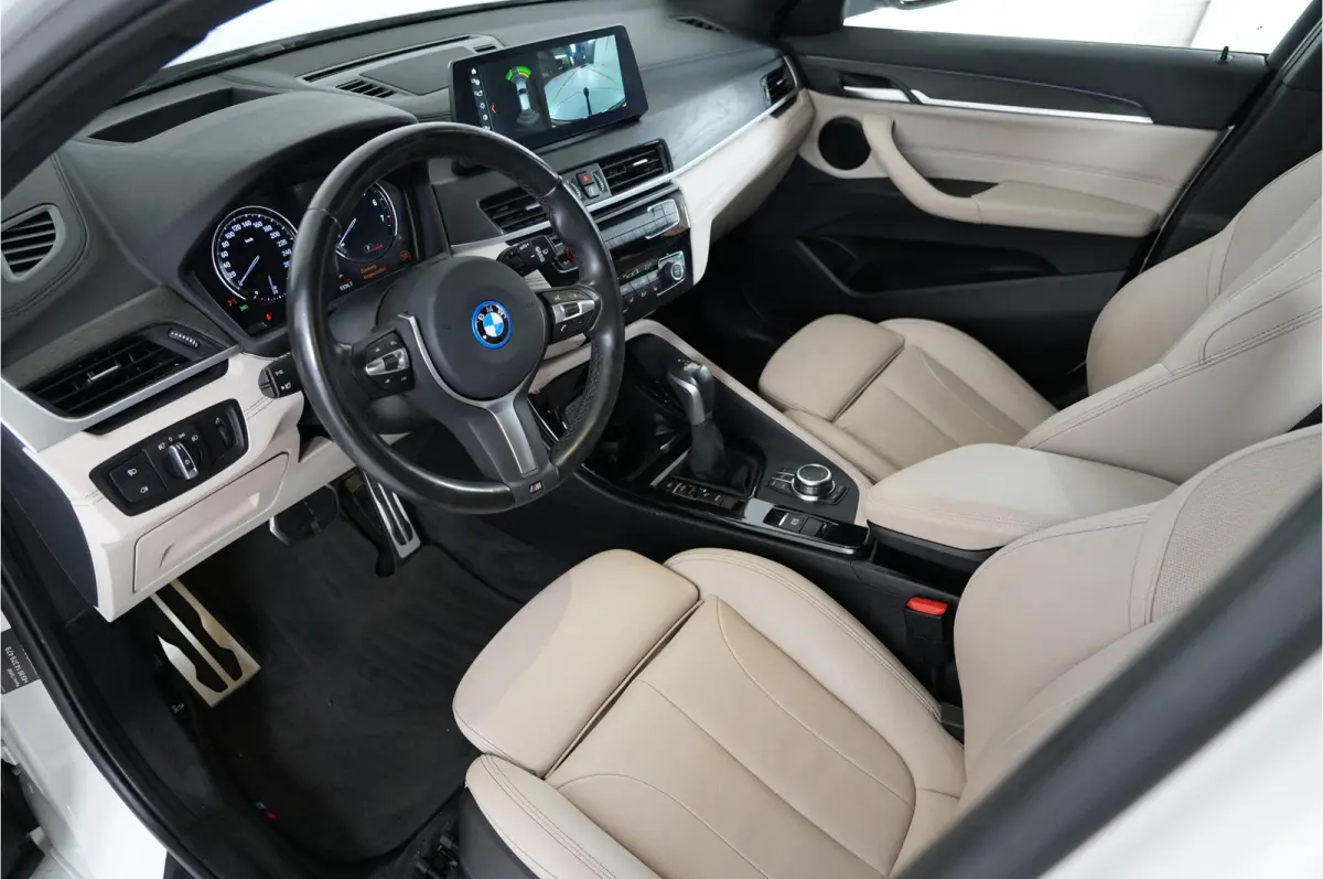 xDrive25e High Executive 220 pk PHEV | M-Sport | Trekhaak | Soh 94% | HUD | Adaptive Cruise | Camera | Stl. verw. |