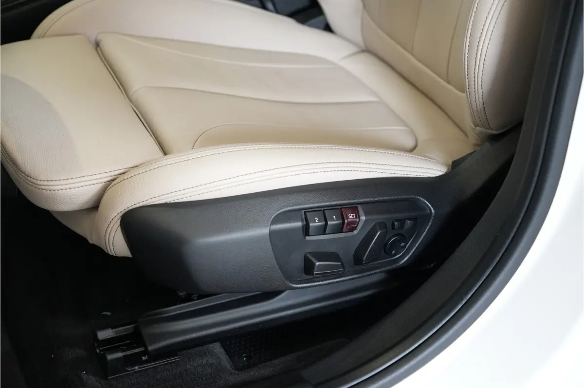 xDrive25e High Executive 220 pk PHEV | M-Sport | Trekhaak | Soh 94% | HUD | Adaptive Cruise | Camera | Stl. verw. |