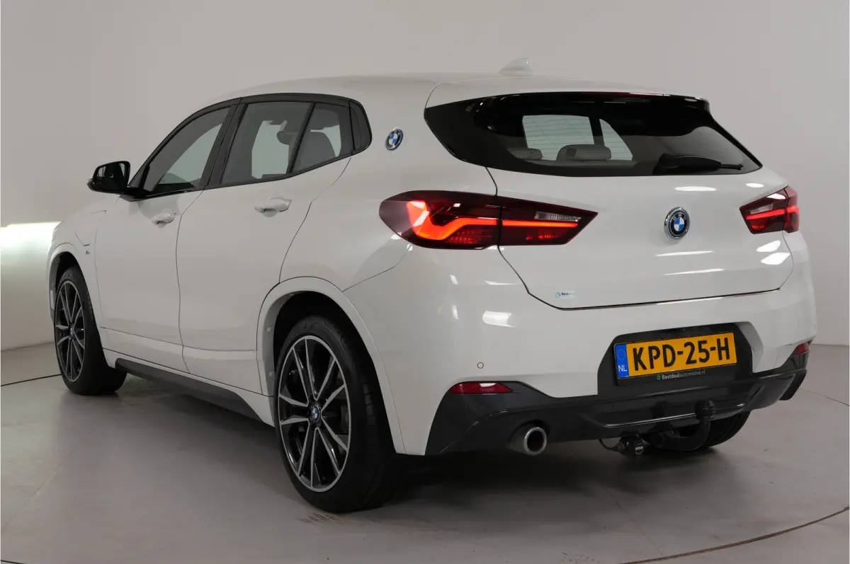 xDrive25e High Executive 220 pk PHEV | M-Sport | Trekhaak | Soh 94% | HUD | Adaptive Cruise | Camera | Stl. verw. |