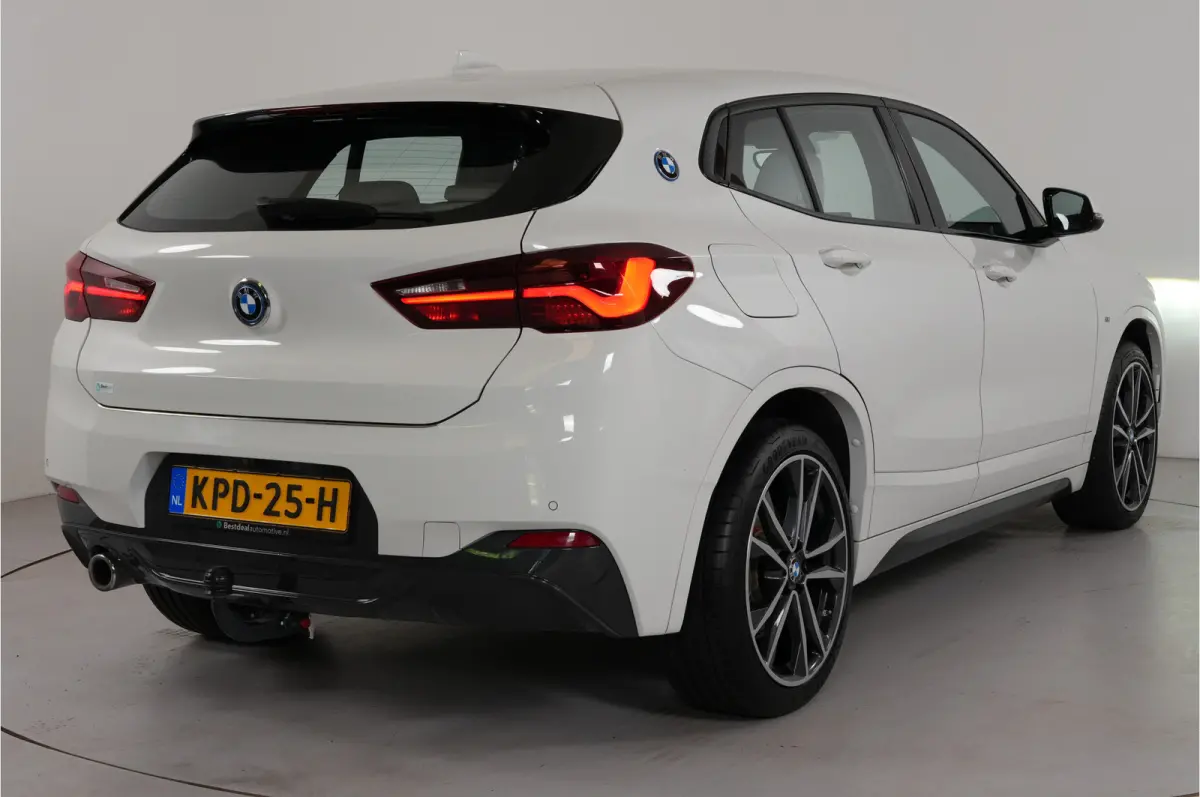 xDrive25e High Executive 220 pk PHEV | M-Sport | Trekhaak | Soh 94% | HUD | Adaptive Cruise | Camera | Stl. verw. |