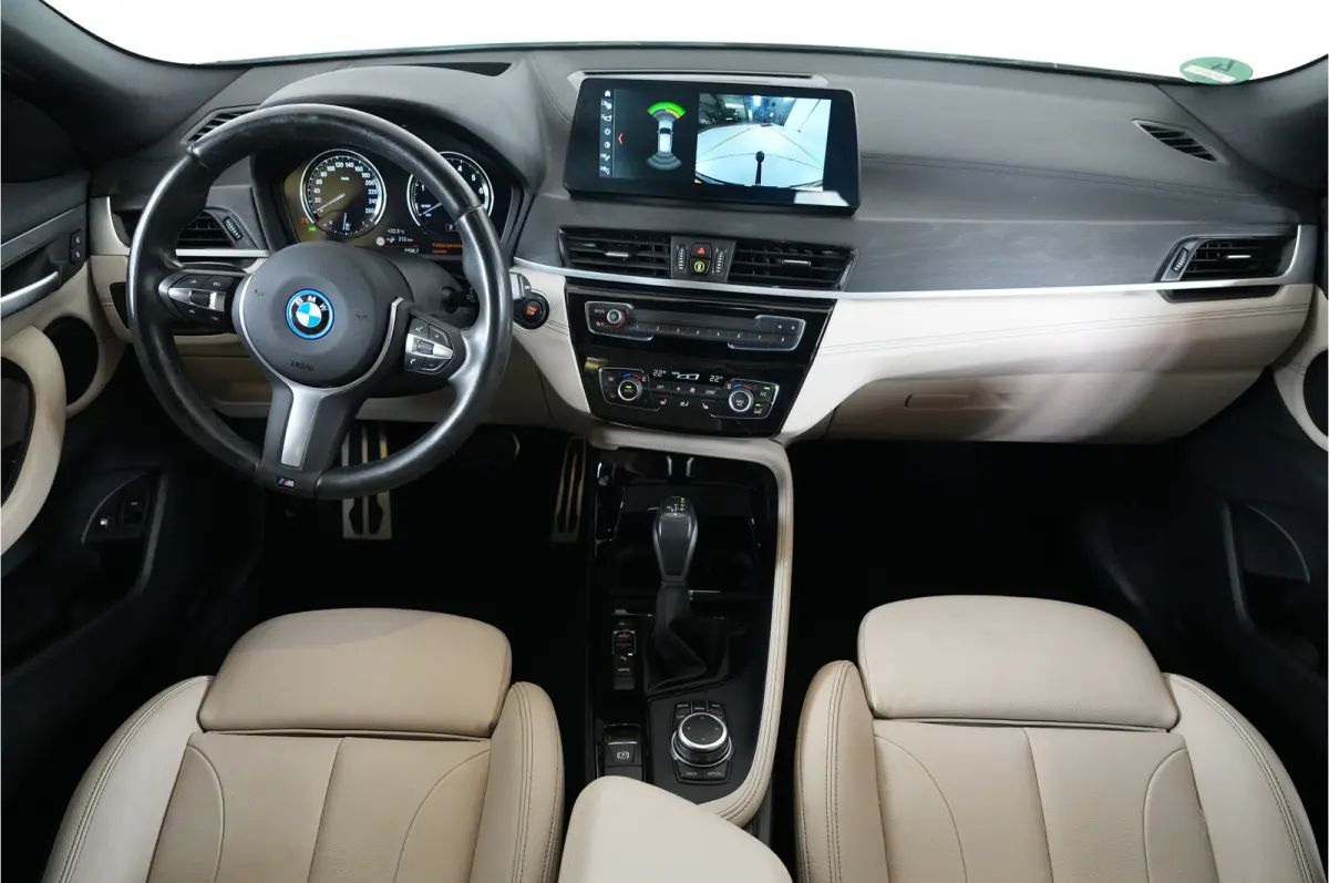 xDrive25e High Executive 220 pk PHEV | M-Sport | Trekhaak | Soh 94% | HUD | Adaptive Cruise | Camera | Stl. verw. |