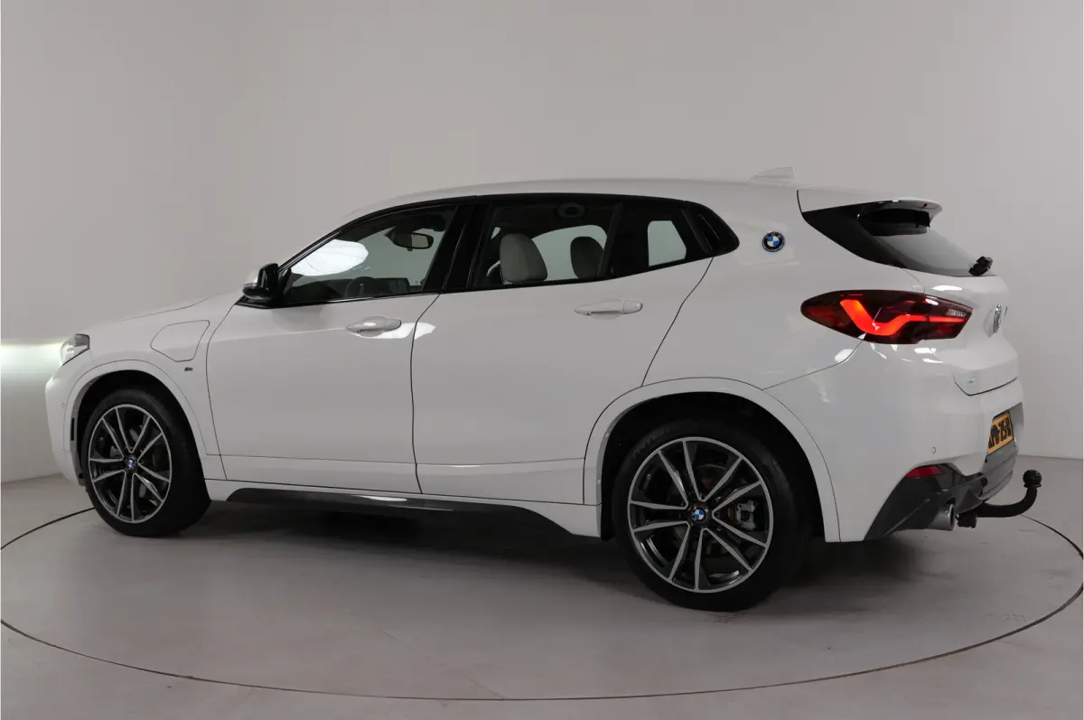 xDrive25e High Executive 220 pk PHEV | M-Sport | Trekhaak | Soh 94% | HUD | Adaptive Cruise | Camera | Stl. verw. |