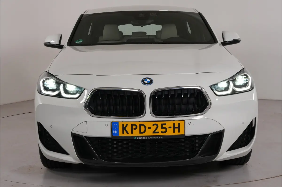xDrive25e High Executive 220 pk PHEV | M-Sport | Trekhaak | Soh 94% | HUD | Adaptive Cruise | Camera | Stl. verw. |