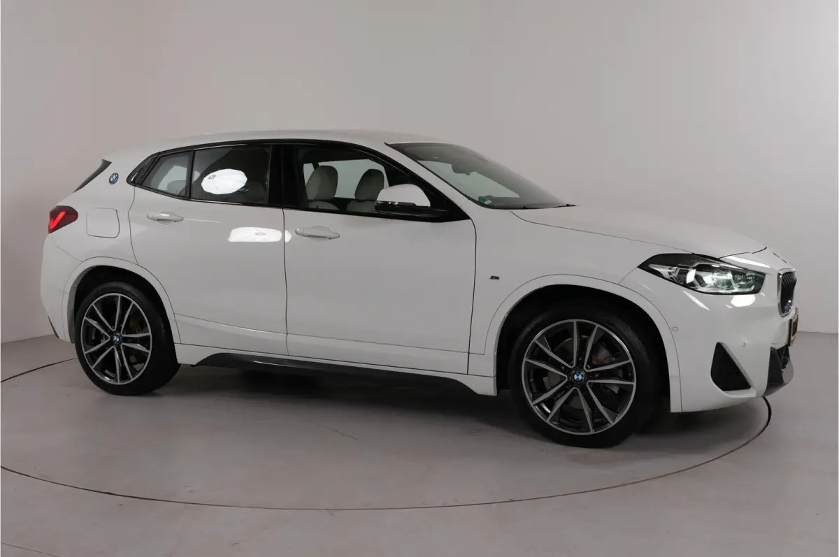 xDrive25e High Executive 220 pk PHEV | M-Sport | Trekhaak | Soh 94% | HUD | Adaptive Cruise | Camera | Stl. verw. |