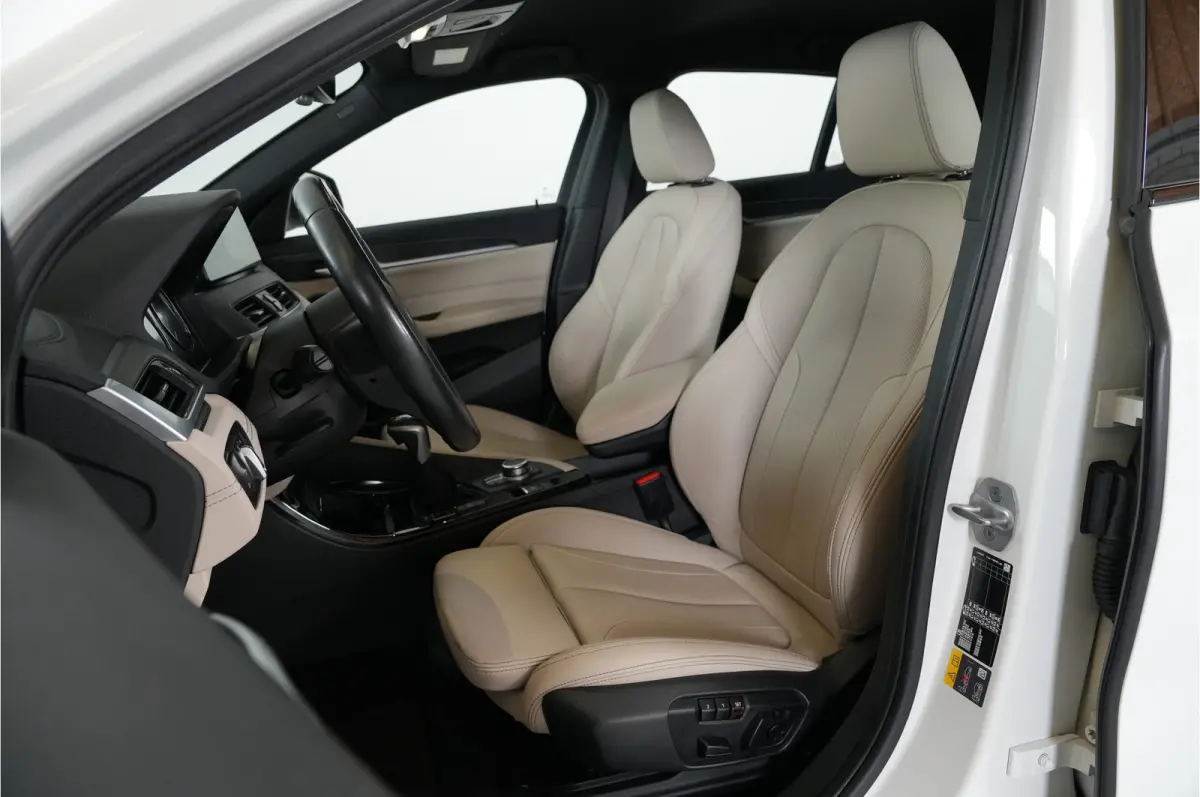 xDrive25e High Executive 220 pk PHEV | M-Sport | Trekhaak | Soh 94% | HUD | Adaptive Cruise | Camera | Stl. verw. |