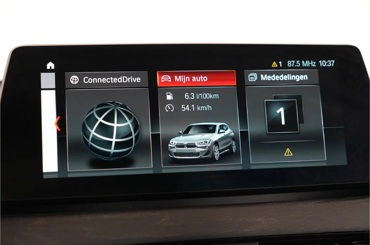 xDrive25e High Executive 220 pk PHEV | M-Sport | Trekhaak | Soh 94% | HUD | Adaptive Cruise | Camera | Stl. verw. |