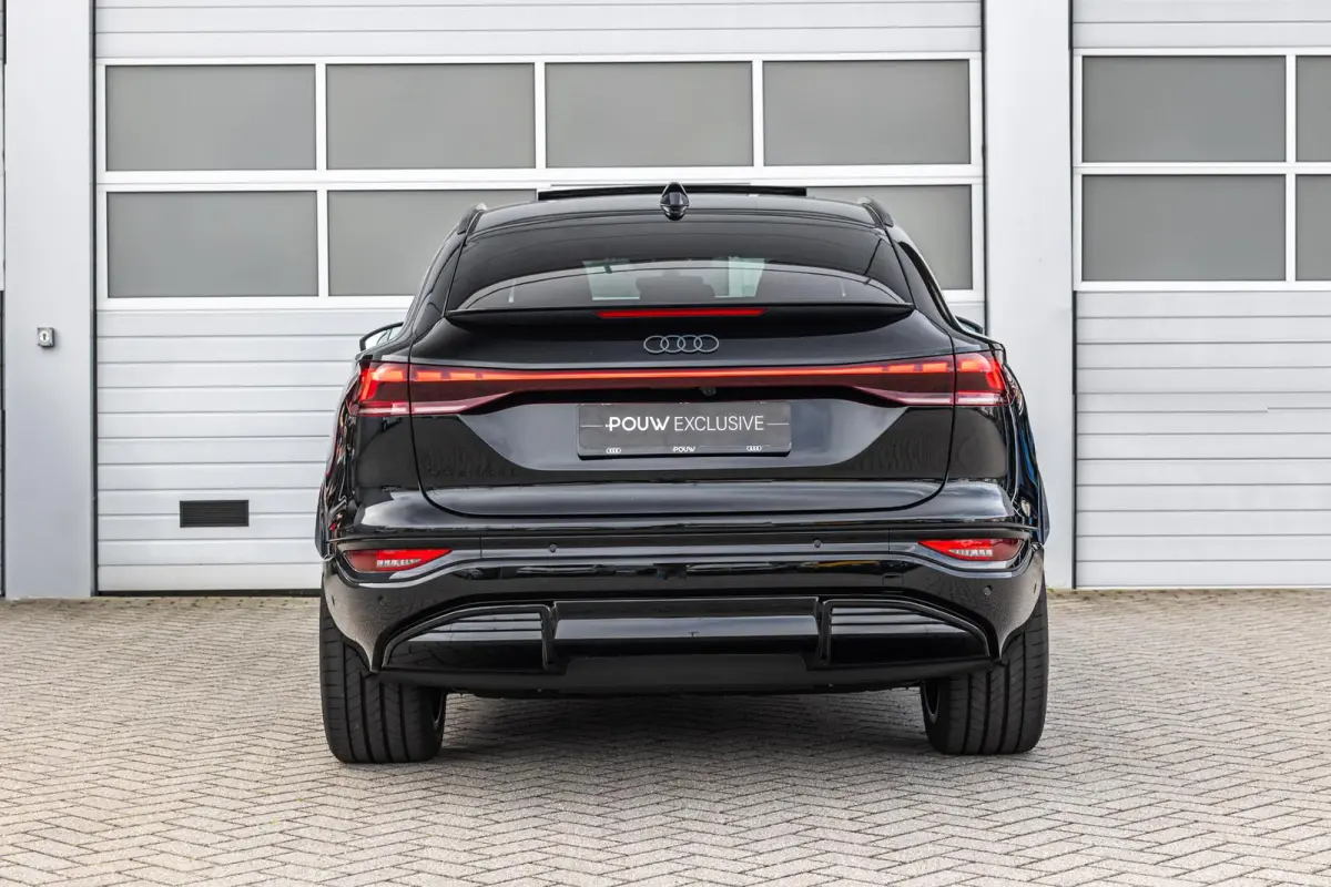 306pk S edition performance 100 kWh | Tech Pro Pakket | Trekhaak Pakket