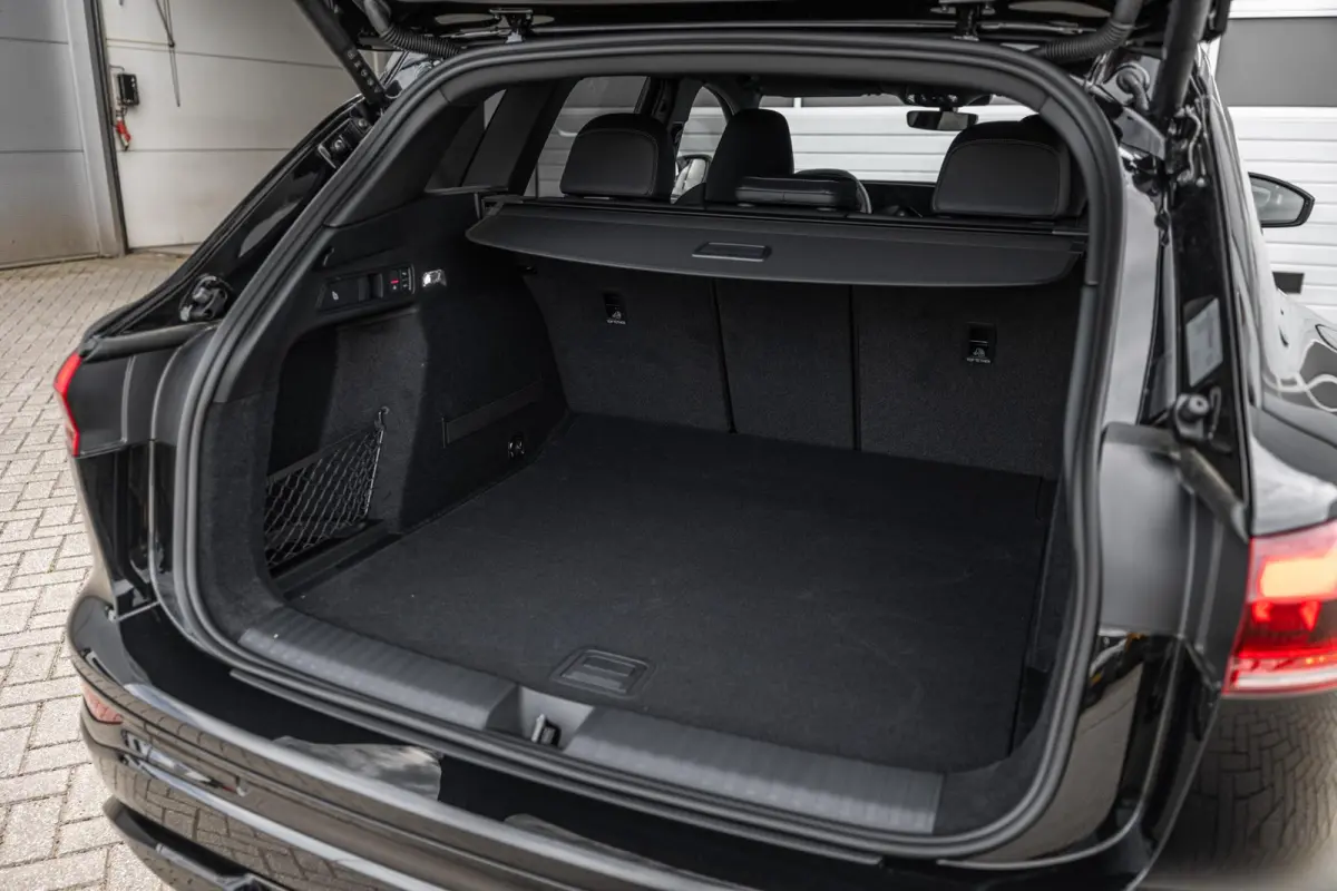 306pk S edition performance 100 kWh | Tech Pro Pakket | Trekhaak Pakket