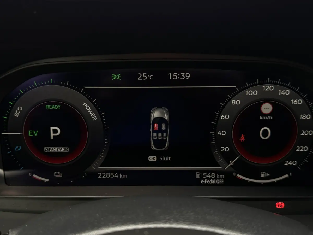 1.6 Hybrid N-Connecta | Achteruitijcamera | Parkeersensoren voor- en achter | Climate control | Navi | Apple/Android Carplay | Keyless entry/start | Digital dashboard | LMV