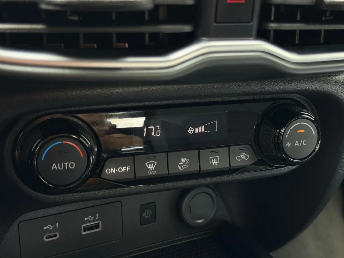 1.6 Hybrid N-Connecta | Achteruitijcamera | Parkeersensoren voor- en achter | Climate control | Navi | Apple/Android Carplay | Keyless entry/start | Digital dashboard | LMV