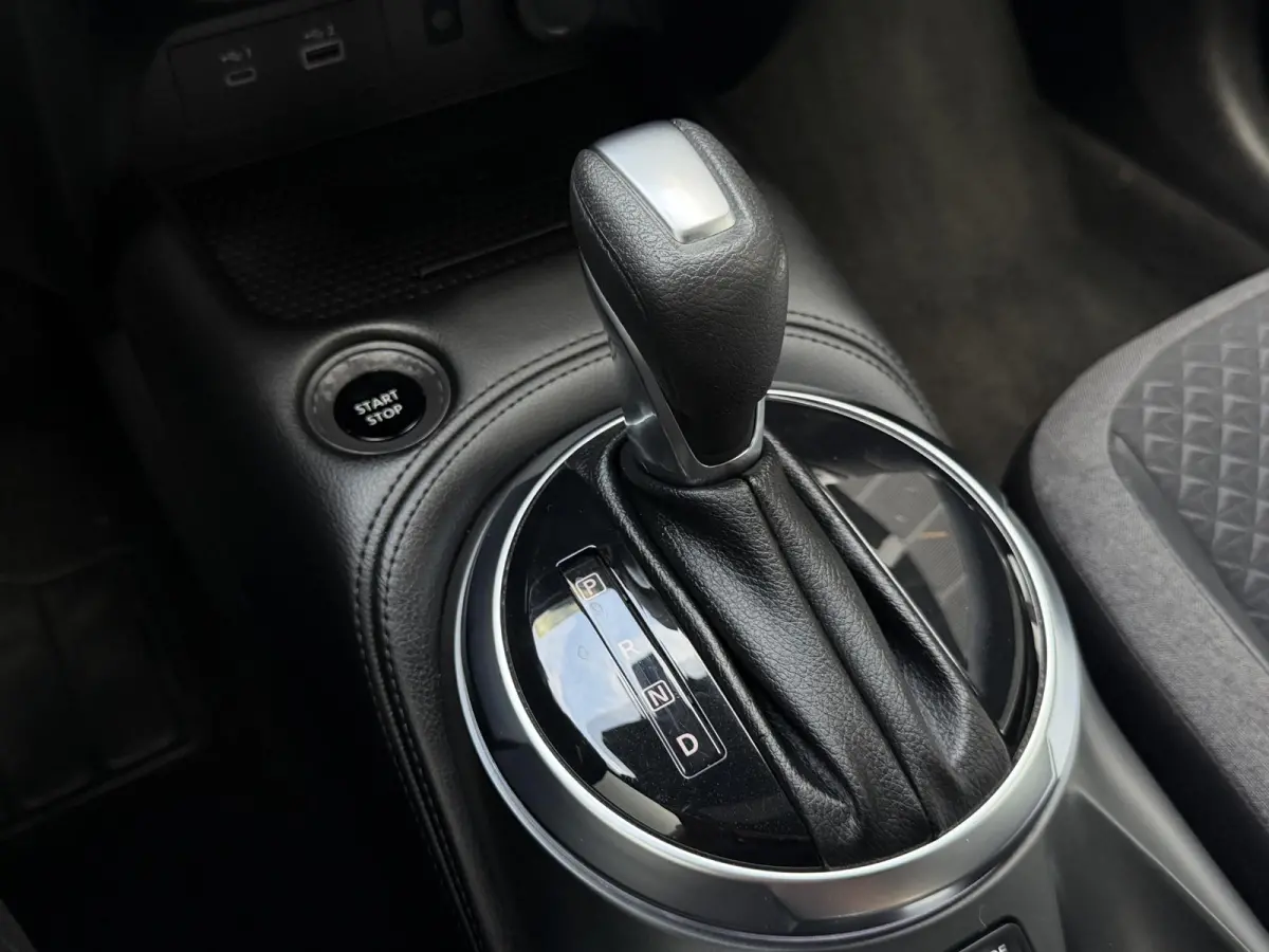 1.6 Hybrid N-Connecta | Achteruitijcamera | Parkeersensoren voor- en achter | Climate control | Navi | Apple/Android Carplay | Keyless entry/start | Digital dashboard | LMV