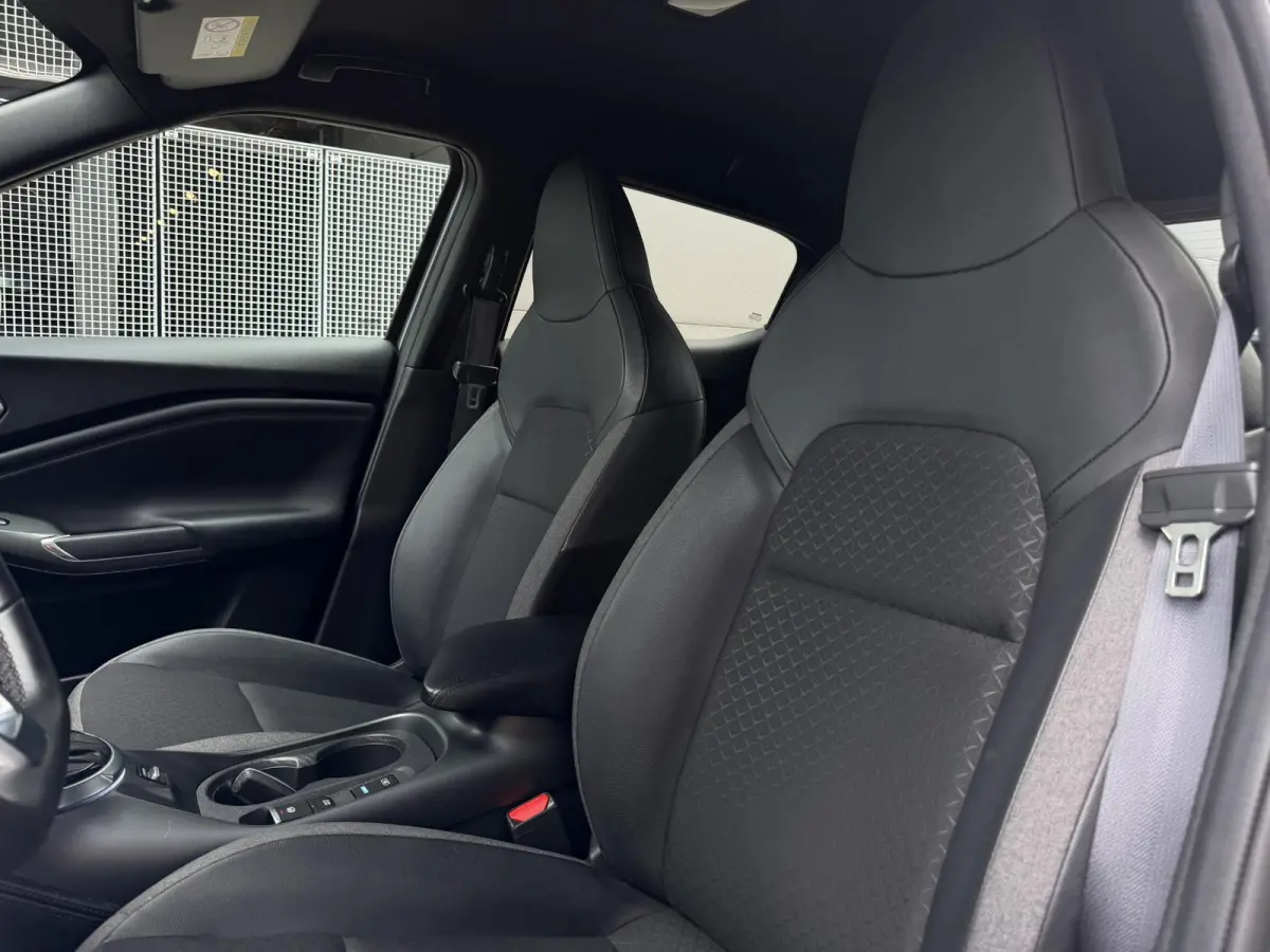 1.6 Hybrid N-Connecta | Achteruitijcamera | Parkeersensoren voor- en achter | Climate control | Navi | Apple/Android Carplay | Keyless entry/start | Digital dashboard | LMV