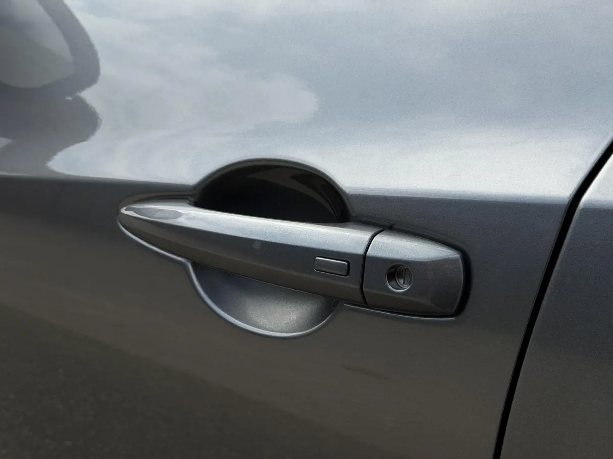 1.6 Hybrid N-Connecta | Achteruitijcamera | Parkeersensoren voor- en achter | Climate control | Navi | Apple/Android Carplay | Keyless entry/start | Digital dashboard | LMV