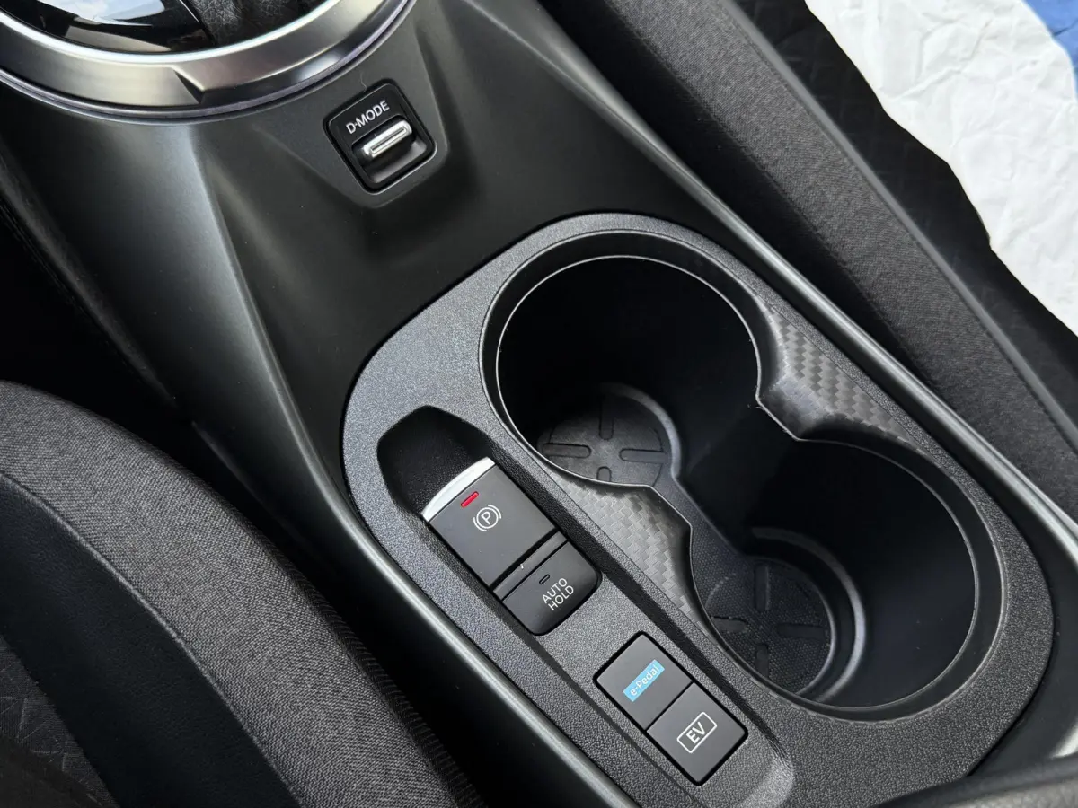 1.6 Hybrid N-Connecta | Achteruitijcamera | Parkeersensoren voor- en achter | Climate control | Navi | Apple/Android Carplay | Keyless entry/start | Digital dashboard | LMV