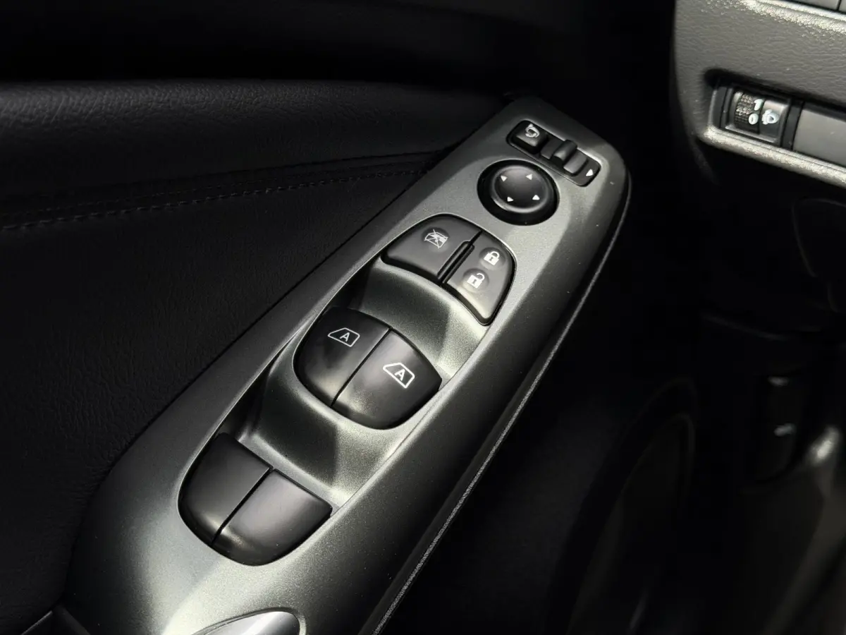 1.6 Hybrid N-Connecta | Achteruitijcamera | Parkeersensoren voor- en achter | Climate control | Navi | Apple/Android Carplay | Keyless entry/start | Digital dashboard | LMV