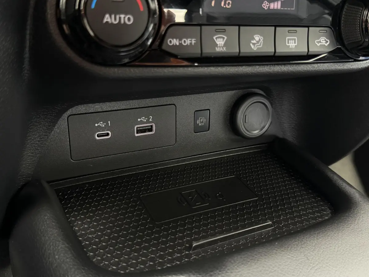 1.6 Hybrid N-Connecta | Achteruitijcamera | Parkeersensoren voor- en achter | Climate control | Navi | Apple/Android Carplay | Keyless entry/start | Digital dashboard | LMV
