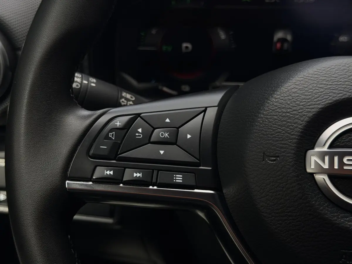 1.6 Hybrid N-Connecta | Achteruitijcamera | Parkeersensoren voor- en achter | Climate control | Navi | Apple/Android Carplay | Keyless entry/start | Digital dashboard | LMV