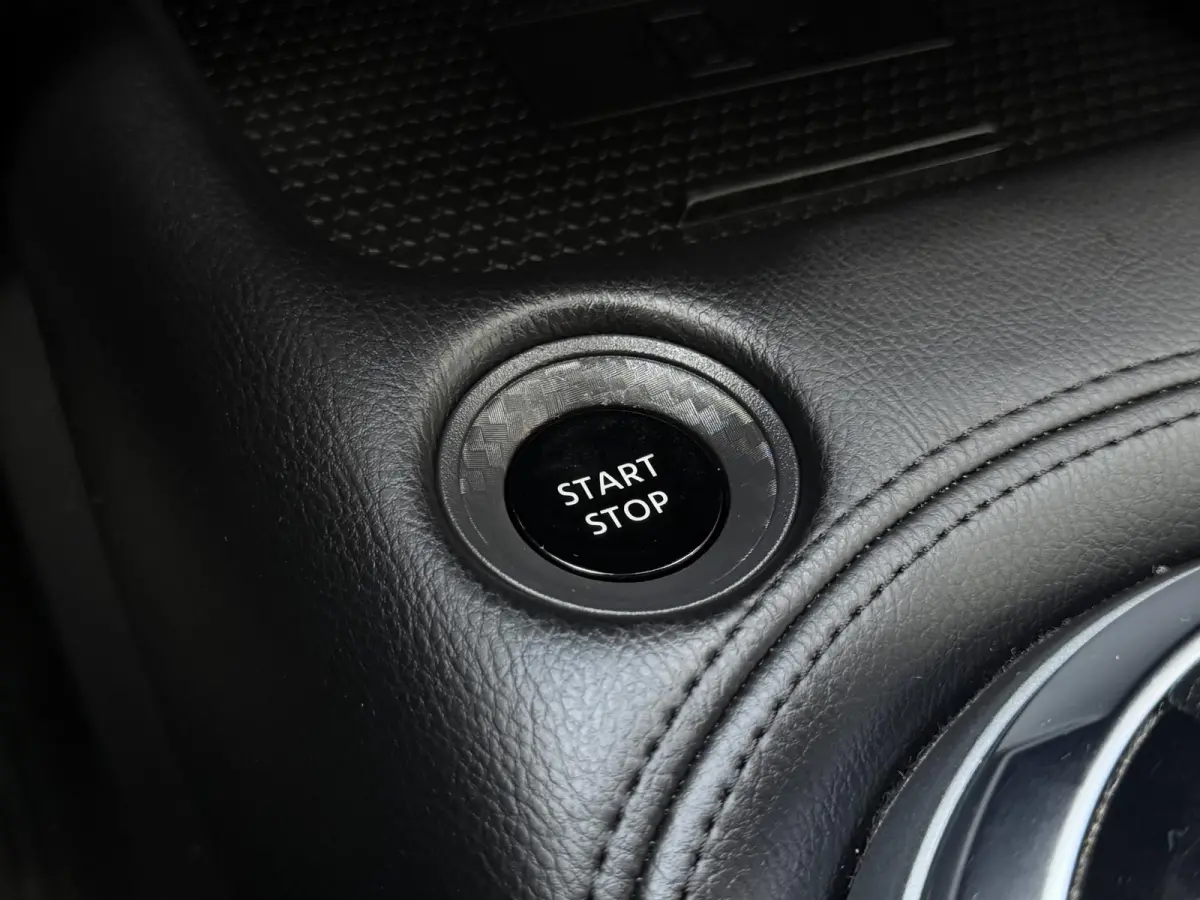 1.6 Hybrid N-Connecta | Achteruitijcamera | Parkeersensoren voor- en achter | Climate control | Navi | Apple/Android Carplay | Keyless entry/start | Digital dashboard | LMV