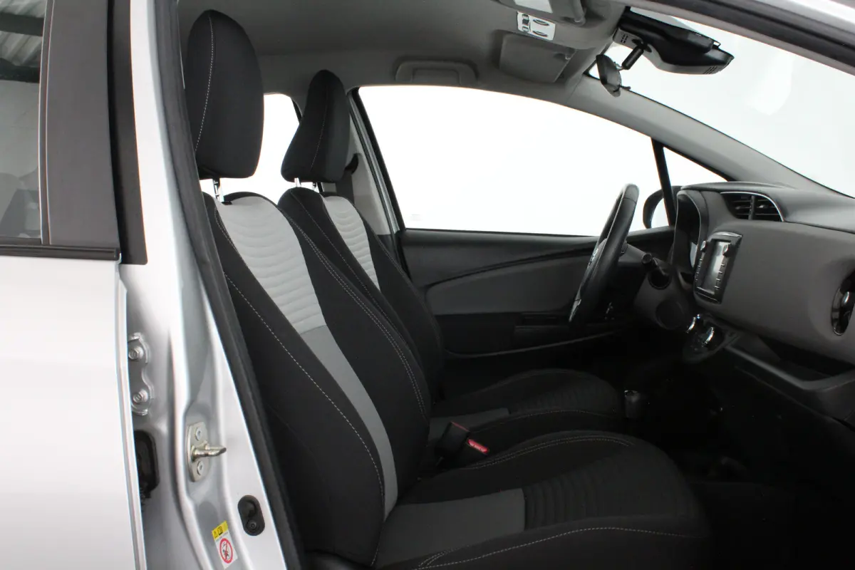 1.5 Hybrid Design > Automaat/Navi/Cruise/All season banden/Goed onderhouden!