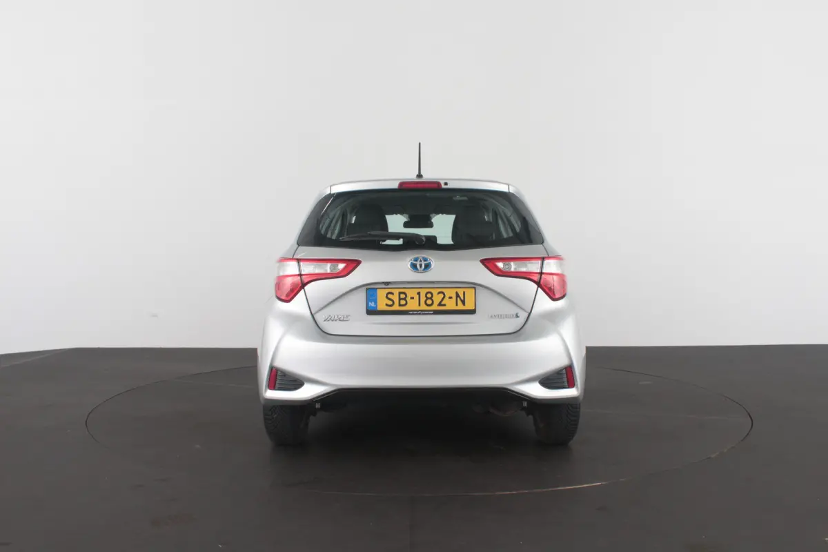 1.5 Hybrid Design > Automaat/Navi/Cruise/All season banden/Goed onderhouden!