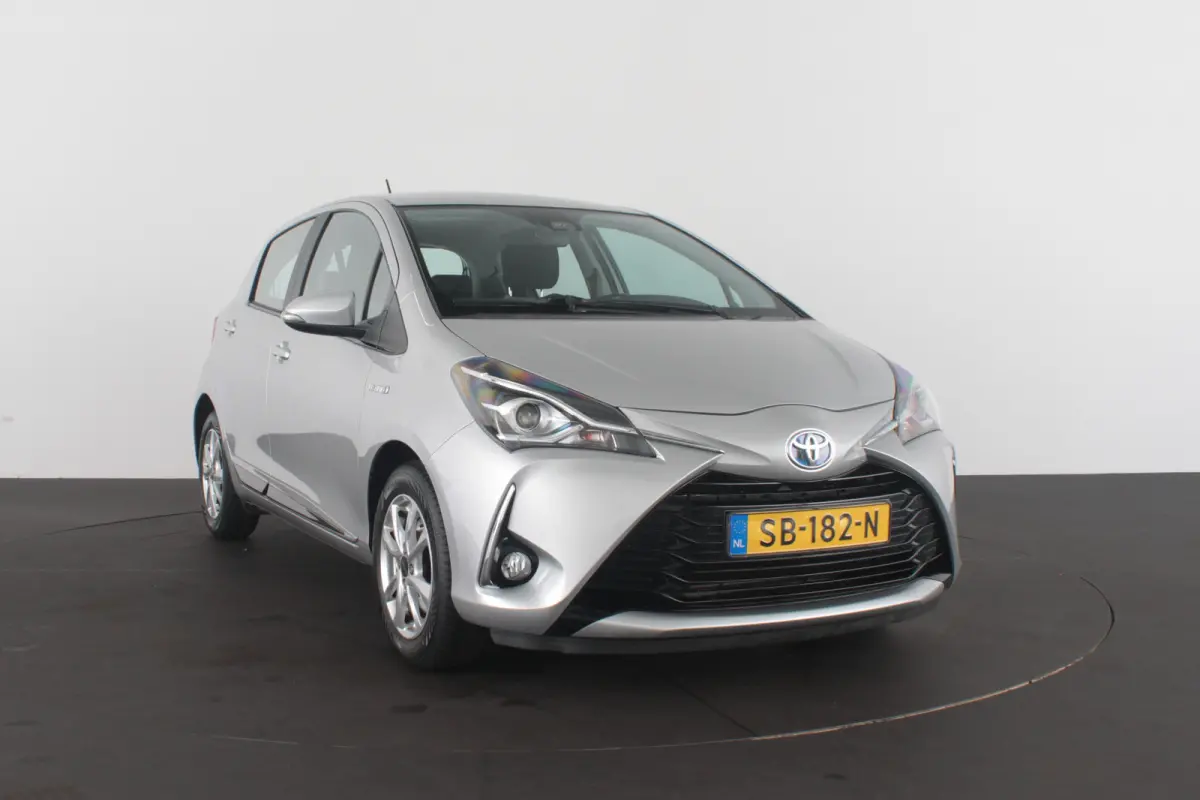 1.5 Hybrid Design > Automaat/Navi/Cruise/All season banden/Goed onderhouden!