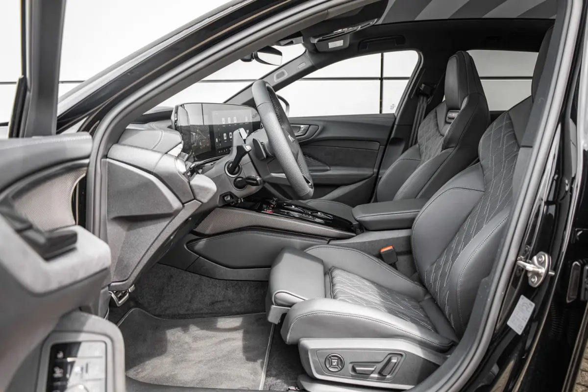 Avant 2.0 367pk quattro S edition Competition | 20" Velgen | S5 Uitlaat | Panoramadak | Trekhaak