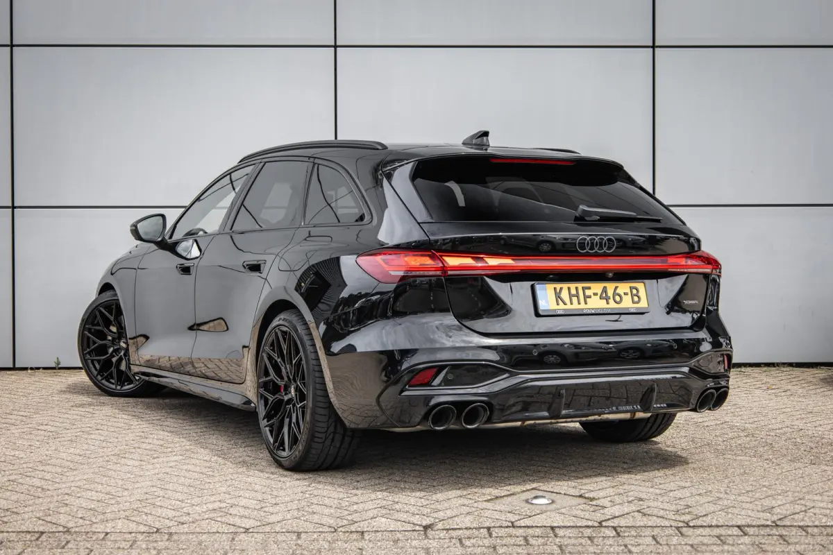 Avant 2.0 367pk quattro S edition Competition | 20" Velgen | S5 Uitlaat | Panoramadak | Trekhaak