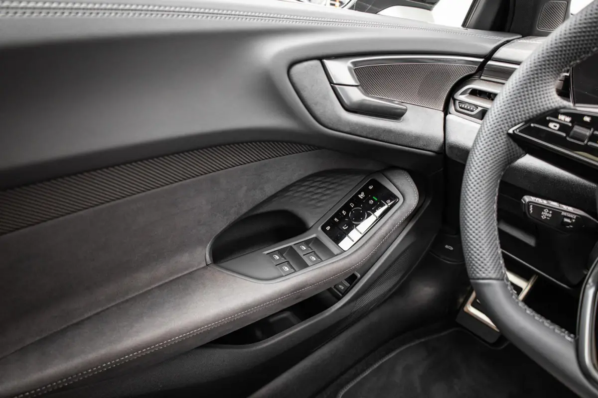 Avant 2.0 367pk quattro S edition Competition | 20" Velgen | S5 Uitlaat | Panoramadak | Trekhaak