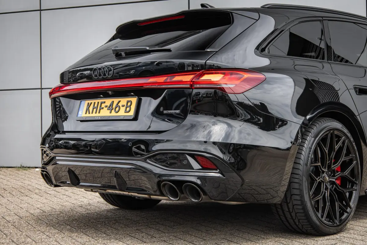 Avant 2.0 367pk quattro S edition Competition | 20" Velgen | S5 Uitlaat | Panoramadak | Trekhaak