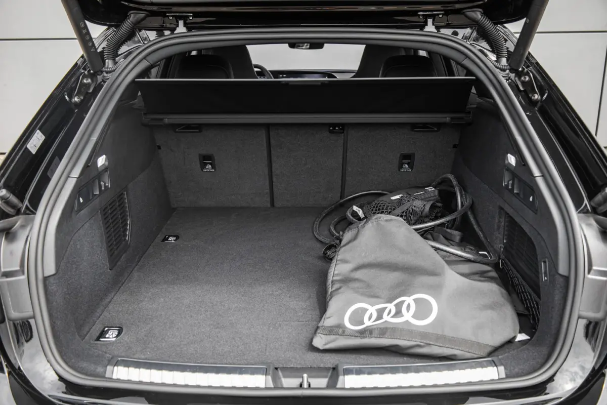 Avant 2.0 367pk quattro S edition Competition | 20" Velgen | S5 Uitlaat | Panoramadak | Trekhaak