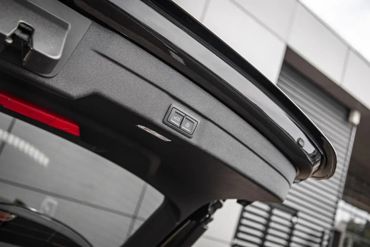 Avant 2.0 367pk quattro S edition Competition | 20" Velgen | S5 Uitlaat | Panoramadak | Trekhaak