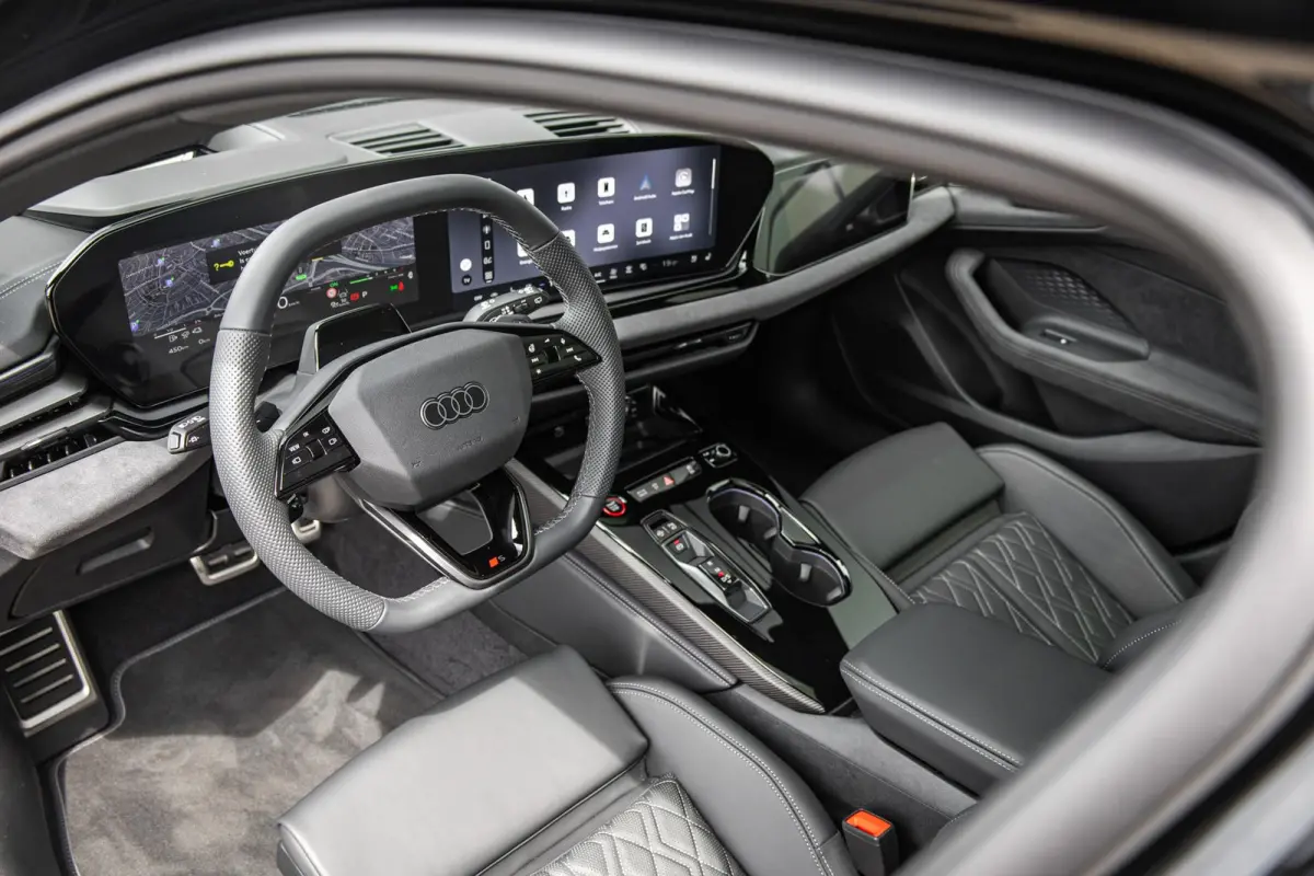 Avant 2.0 367pk quattro S edition Competition | 20" Velgen | S5 Uitlaat | Panoramadak | Trekhaak