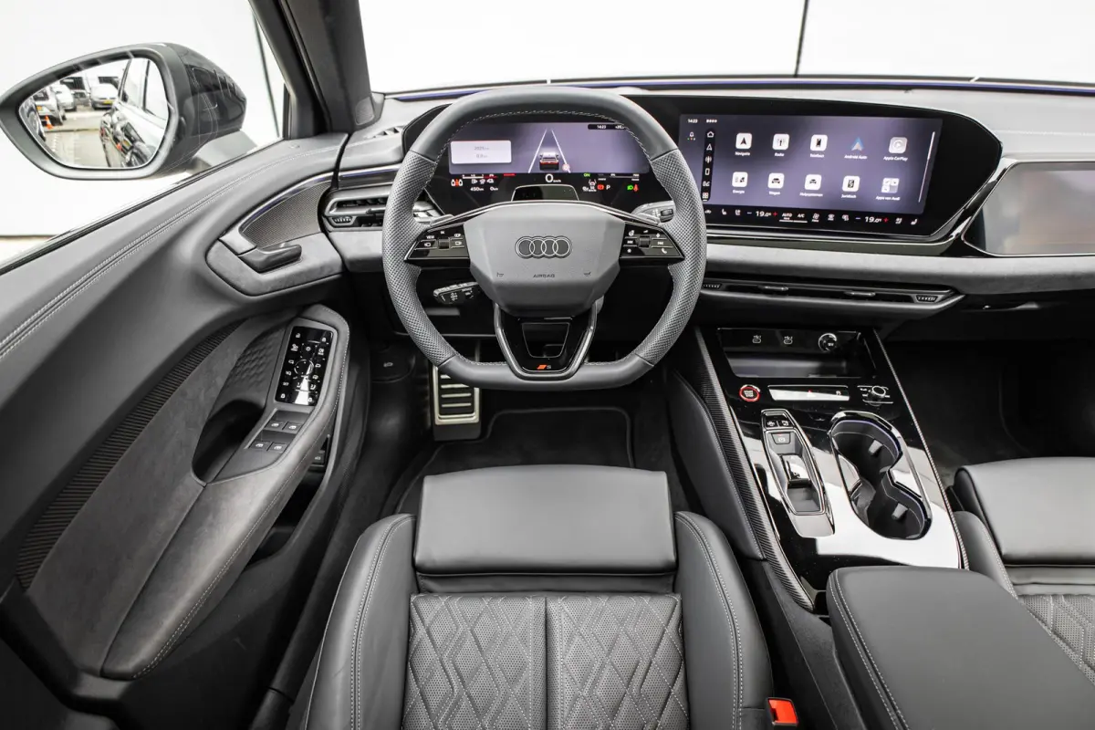 Avant 2.0 367pk quattro S edition Competition | 20" Velgen | S5 Uitlaat | Panoramadak | Trekhaak