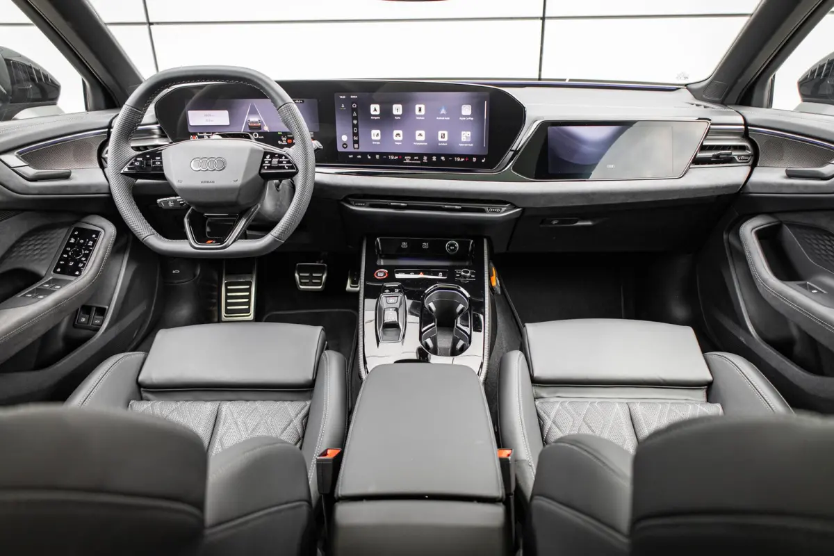 Avant 2.0 367pk quattro S edition Competition | 20" Velgen | S5 Uitlaat | Panoramadak | Trekhaak