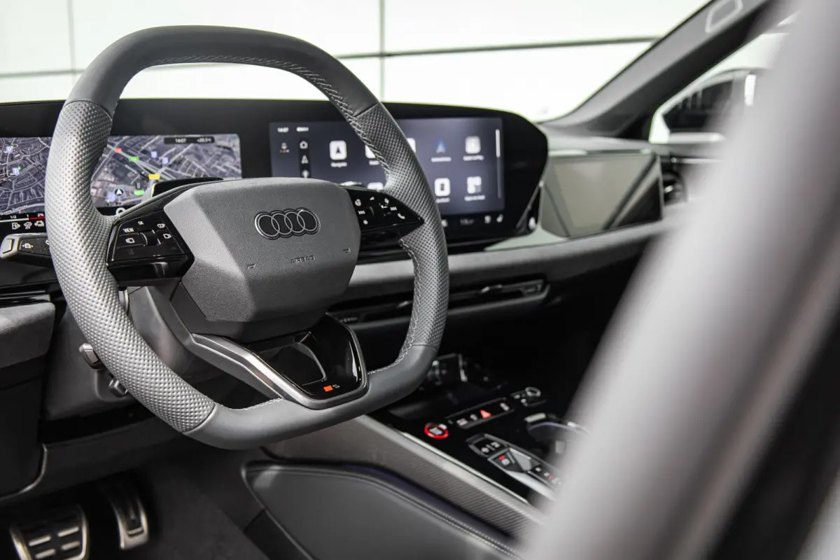 Avant 2.0 367pk quattro S edition Competition | 20" Velgen | S5 Uitlaat | Panoramadak | Trekhaak
