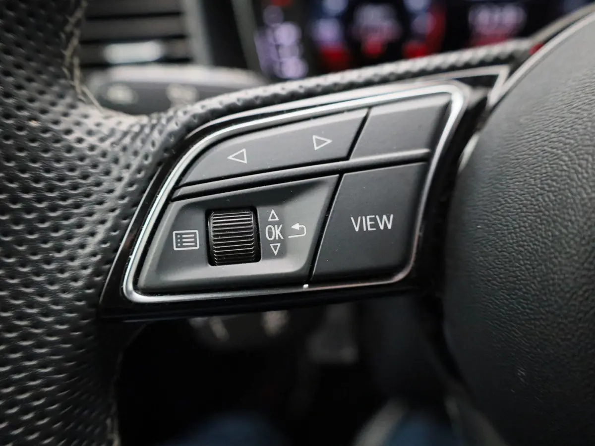 35 TFSI S edition | S-LINE INTERIEUR - EXTERIEUR | AUTOMAAT | APPLE CARPLAY - ANDROID AUTO | CRUISE CONTROL | AIRCO | LICHTMETALEN VELGEN | DIGITAL COCKPIT | LED VERLICHTING |